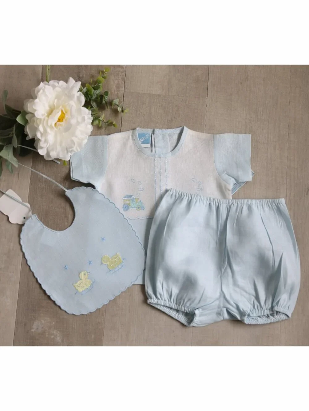 Blue Heirloom 100% Linen Bib Scalloped Embroidery Yellow Duck baby Shower Gift